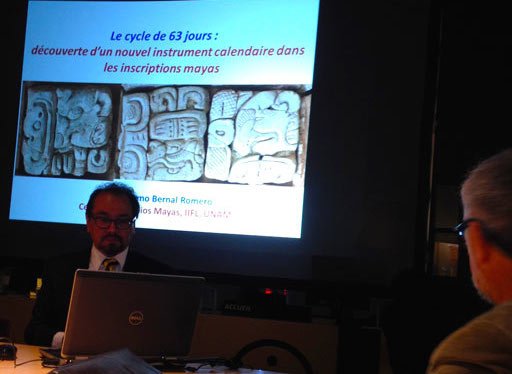 El epigrafista mexicano Guillermo Bernal